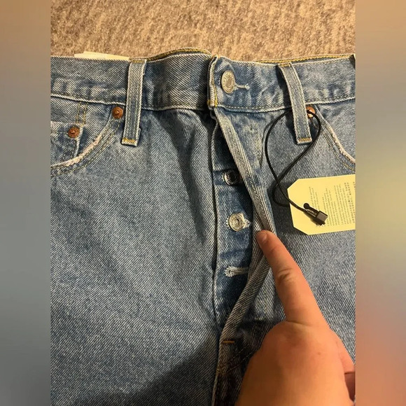 Levi's 501® Original Cutoff Denim Shorts Ojai Light Stone Size 33 - Picture 6 of 8